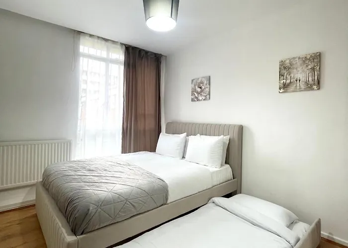 Central London 6 Beds Apartment