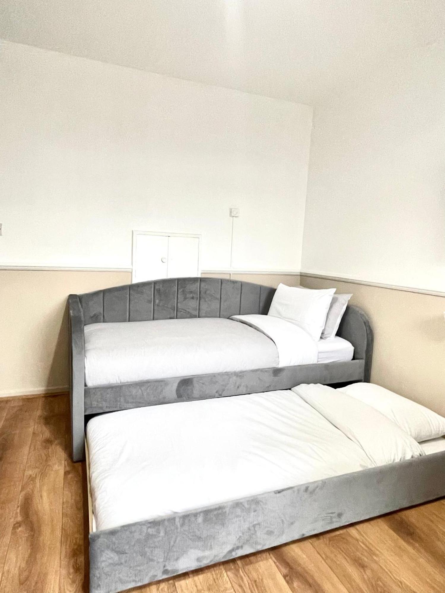 6 Beds Londra